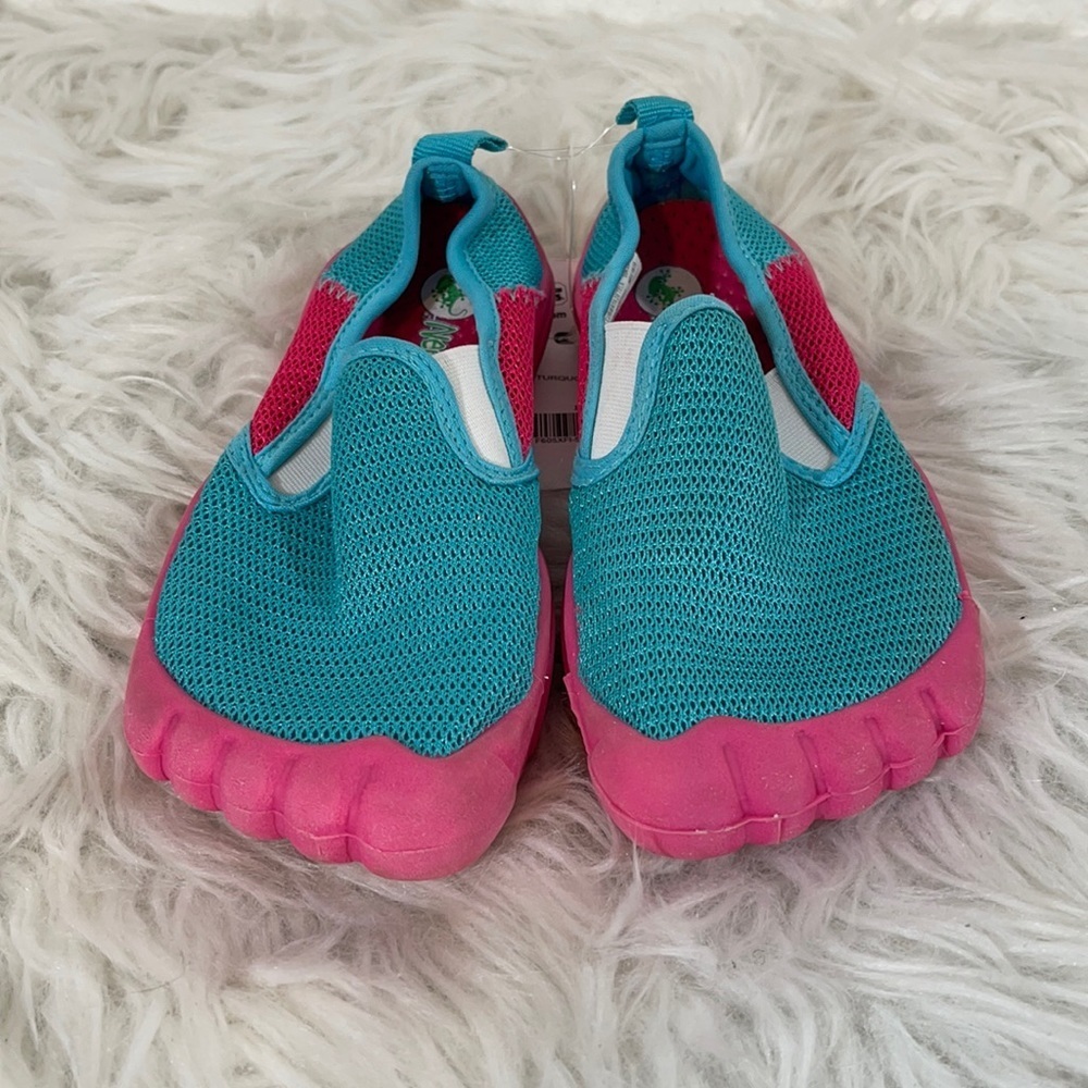 NEWTZ -Youth Girls Water Shoes Size 11/12